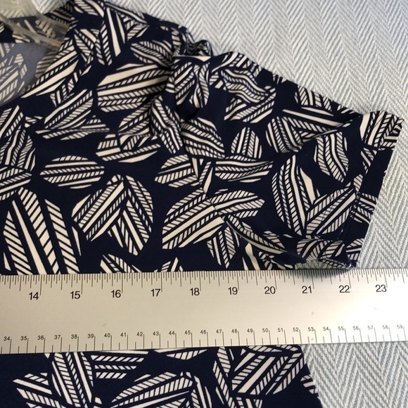 ANNE KLEIN Leaf Print top 0X Travel Friendly Pit to Pit 20 1/2” Stretch Preworn - Picture 6 of 12